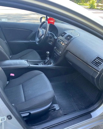 Toyota Avensis cena 27500 przebieg: 210000, rok produkcji 2011 z Koszalin małe 106